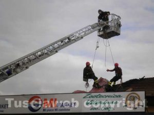 Tuscania - Supermercato in fiamme