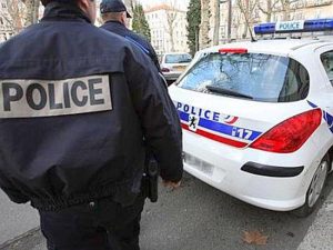 Una volante della polizia francese