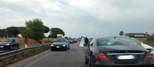 La sposa bloccata nel traffico sulla Pontina