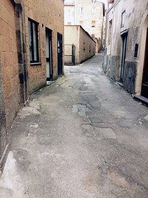 Acquapendente - Strada dissestata in via Troilo Accorsini