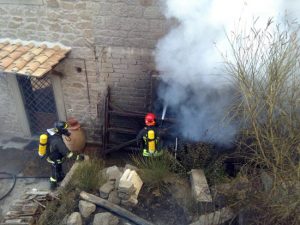 Viterbo - Incendio nel bosco di strada Roncone - Casolare in fiamme
