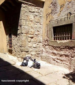 Viterbo - Rifiuti in via delle Piagge e zone limitrofe