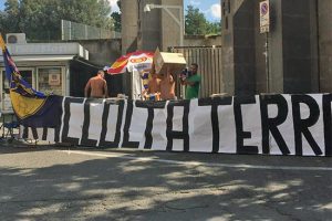 Viterbo - I tifosi della Viterbese fuori dal Rocchi