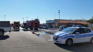 Fiumicino - Auto in fiamme nel parcheggio