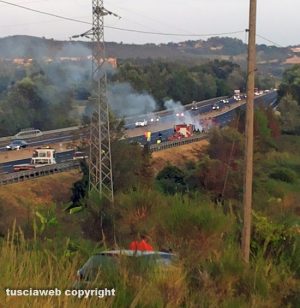 Incendio sull'A1 tra Orte e Magliano Sabina