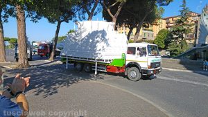 Viterbo - I pezzi della macchina di Santa Rosa in viaggio verso San Sisto