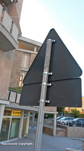 Viterbo - Via Monte Cervino - Il cartello "Attenti al cinghiale"