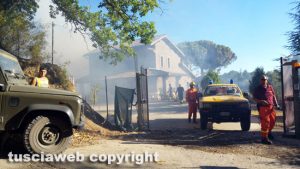 Viterbo - Incendio nel bosco di strada Roncone - Casolare in fiamme