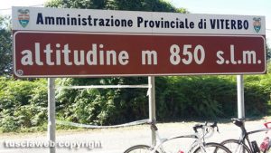 Viterbo - Cartello con informazioni mancanti sulla Cassia Cimina