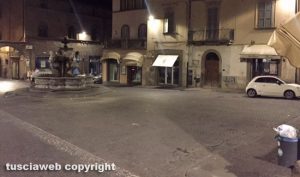 Viterbo - Piazza delle Erbe - Una sera nel 2016