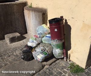 Viterbo - Rifiuti in via dei Giardini