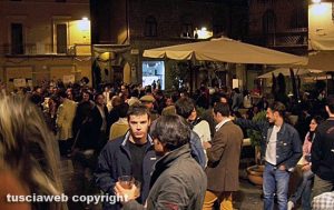 Viterbo - Piazza delle Erbe - Una sera nel 2011