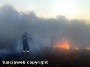 Volontari della protezione civile in azione