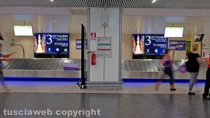 Fiumicino - I manifesti di santa Rosa all'aeroporto