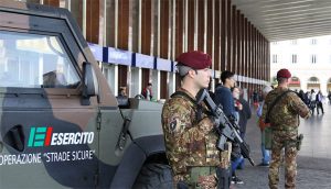 Terrorismo - L'esercito presidia la stazione Termini a Roma