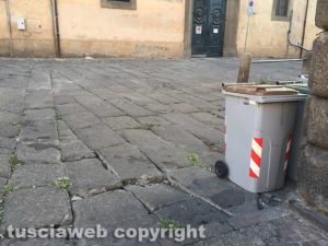 Viterbo - Pavimento sconnesso a piazza fontana Grande