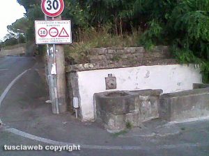 Viterbo - La fontana in via della Grotticella