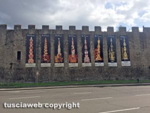 Viterbo - Santa Rosa - Gli stendardi a piazzale Gramsci