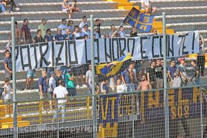 Sport - Calcio - Viterbese - Lo striscione dei tifosi gialloblù