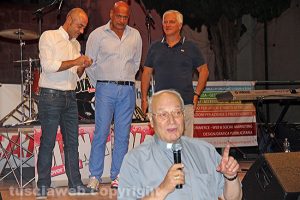 Viterbo - Cene in piazza - Il vescovo Lino Fumagalli