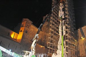 Viterbo - Santa Rosa - L'assemblaggio in notturna di Gloria
