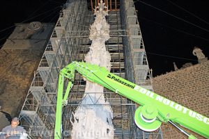 Viterbo - Santa Rosa - L'assemblaggio in notturna di Gloria