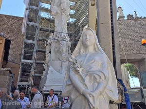 Viterbo - Posizionata la statua di Santa Rosa