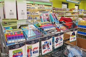 Il materiale per la scuola del Todis di Viterbo