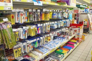 Il materiale per la scuola del Todis di Viterbo