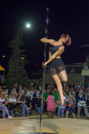 L'insegnante di pole dance Gloria Camponi
