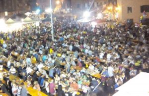 Blera - Piazza Papa Giovani XXIII gremita di gente