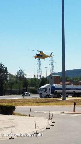 Orte - Famiglia si schianta in autostrada - L'intervento dell'eliambulanza