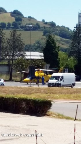 Orte - Famiglia si schianta in autostrada - L'intervento dell'eliambulanza