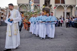 Tarquinia - La statua della Madonna dell'Olivo in processione