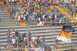 Sport - Calcio - Viterbese - In basso l'esordio col Budoni (2015), in alto quello con la Cremonese (2016)