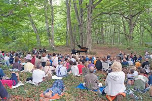 Ronciglione - Una passata edizione del concerto nella riserva naturale Lago di Vico