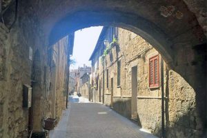 Tarquinia - Via degli Archi
