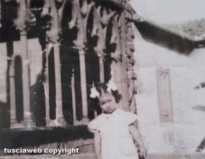 Viterbo - Come eravamo - Bambina a Palazzo Papale nel 1944