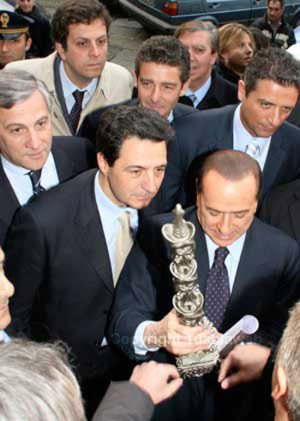 Viterbo - Santa Rosa - Silvio Berlusconi al trasporto del 2008 con Giulio Marini