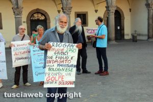 Viterbo - Sit-in a piazza del Comune contro Erdogan