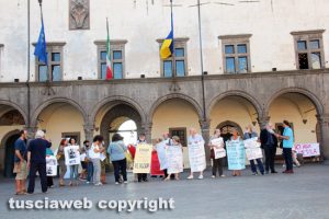 Viterbo - Sit-in a piazza del Comune contro Erdogan