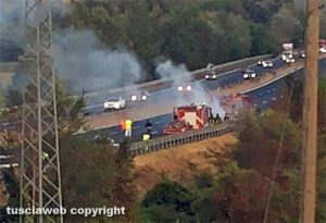 Incendio sull'A1 tra Orte e Magliano Sabina