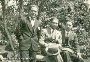 Viterbo - Come eravamo - Americo Monarchi, Bruno Ricci e un amico a pratogiardino Lucio Battisti