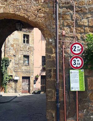 La porta di Proceno
