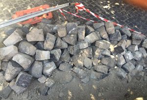 Viterbo - I sampietrini accanto alla fontana di piazza San Faustino
