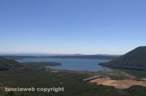 Una panoramica del lago di Vico