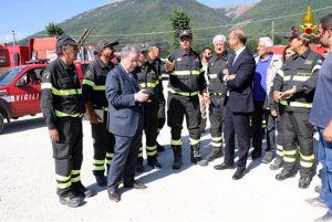 Terremoto nel centro Italia - Alfano accolto da Paduano nella sua visita al campo base
