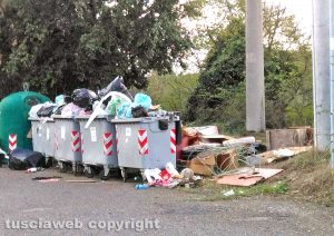 Montefiascone - Rifiuti nei pressi di Roccalvecce