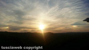 Raro tramonto su Bomarzo - Il fenomeno del parelio