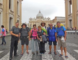 Viterbo - I fedeli della parrocchia Santa Maria Nuova in pellegrinaggio sulla via Francigena